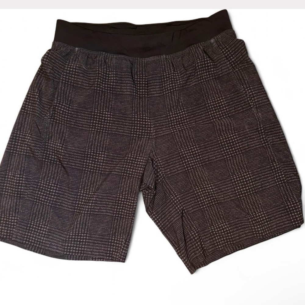 Lululemon Athletica THE Core Shorts in Houndstooth Plaid Black waistband - Picture 5 of 6